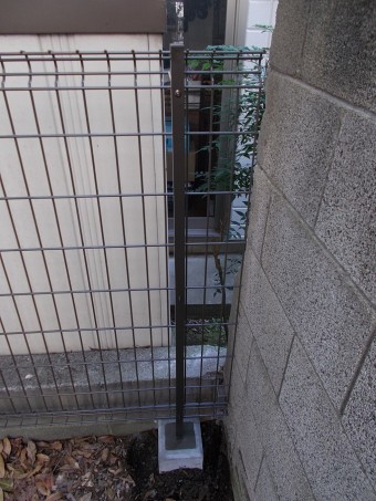 木製塀をグリッドフェンスお取替え 木製塀をグリッドフェンスお取替え